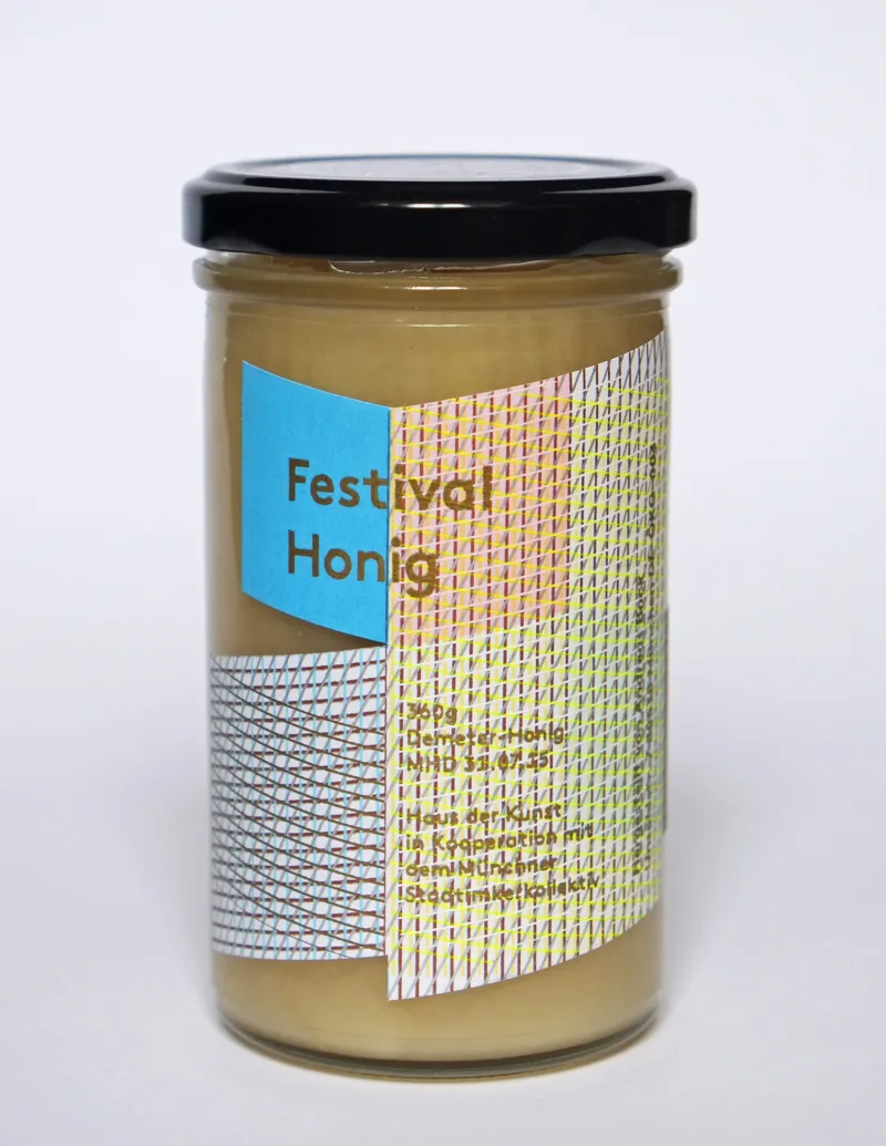 Festival-Honey produced by Stadtimkerkollektiv Design: Ruth Höflich Photo: Jörg Koopmann