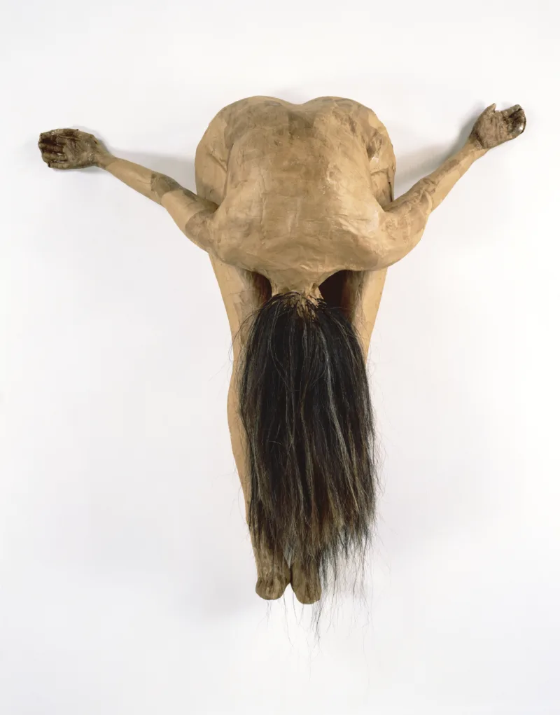 Kiki Smith: Untitled, 1995. Brown paper, methyl cellulose, horsehair, 134,6 x 45,7 x 127 cm. Photograph by Ellen Labenski, courtesy Pace Gallery © Kiki Smith, courtesy Pace Gallery