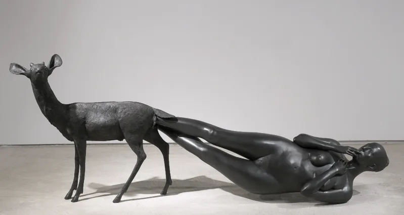 Kiki Smith Born  2002 Bronze 99,1 x 256,5 x 61 cm Photograph by Ellen Page Wilson, courtesy Pace Gallery © Kiki Smith, courtesy Pace Gallery