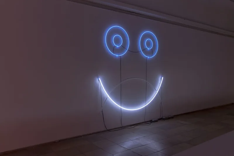 Adele Röder Installation view Haus der Kunst COMCORRÖDER Mask Totem (Part Four) C-Component and Umlaut Neon Lights (Neon / Argon / Krypton / Mercury), 2010/2015 From "O L Y M P I A, or: Message from the Dark Room" Series. Photo: Maximilian Geuter