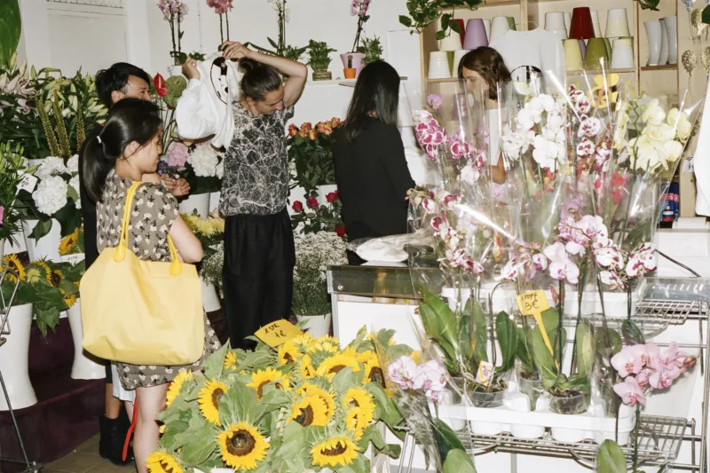 Troi Oi, 2014, performative Aktion mit vietnamesischen Blumengeschäften in Berliner U-Bahnhöfen