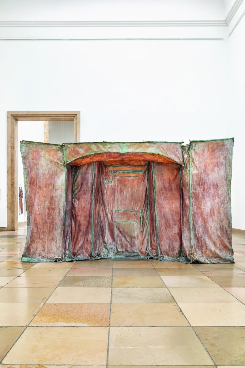 Fig. 3: „Borg“, 1978, © The Estate of Heidi Bucher and Haus der Kunst, Photo: Markus Tretter