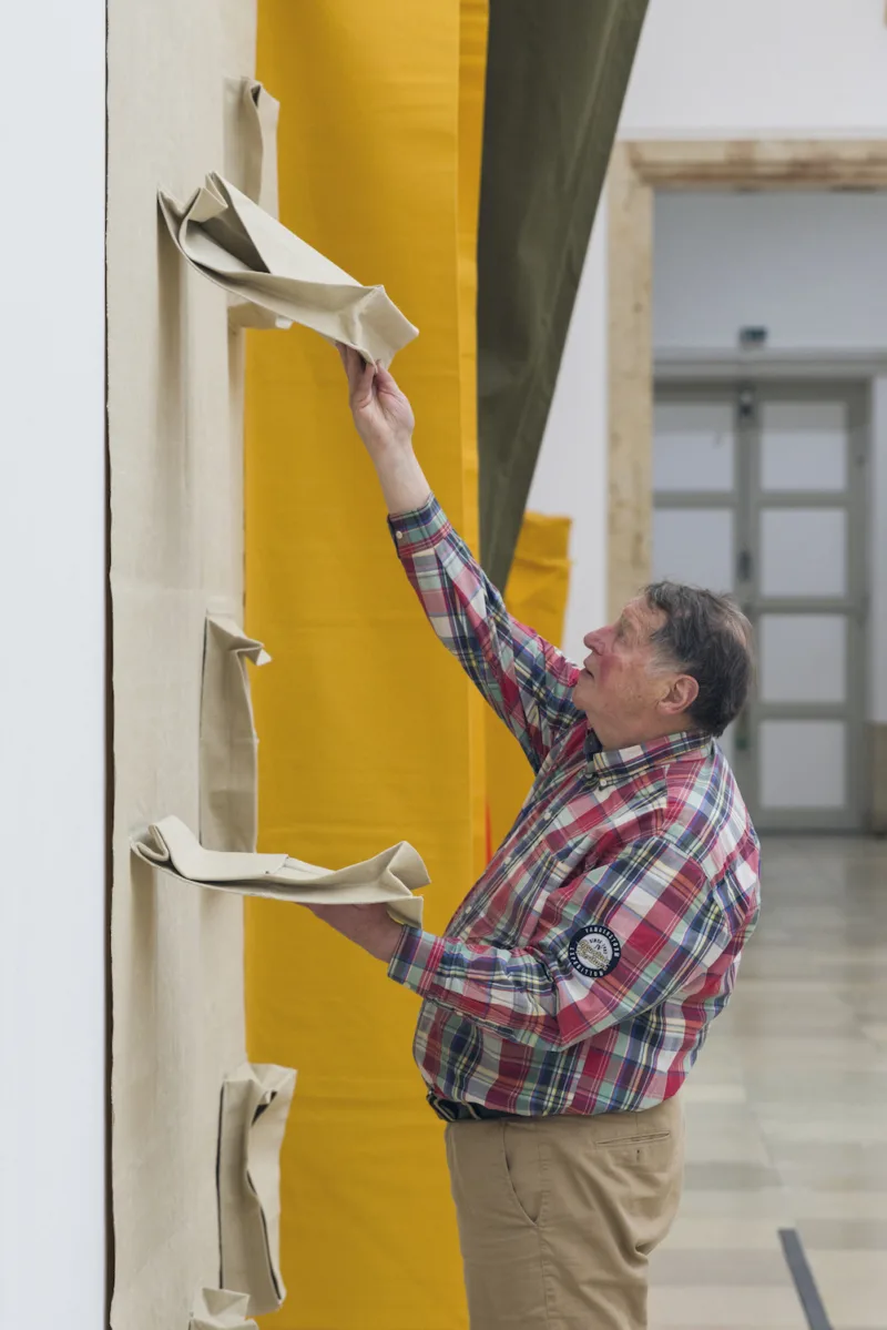 Franz Erhard Walther. Shifting Perspectives, Installation view, Activation, Haus der Kunst, 2020, Photo: Maximilian Geuter © VG Bild-Kunst, Bonn 2020