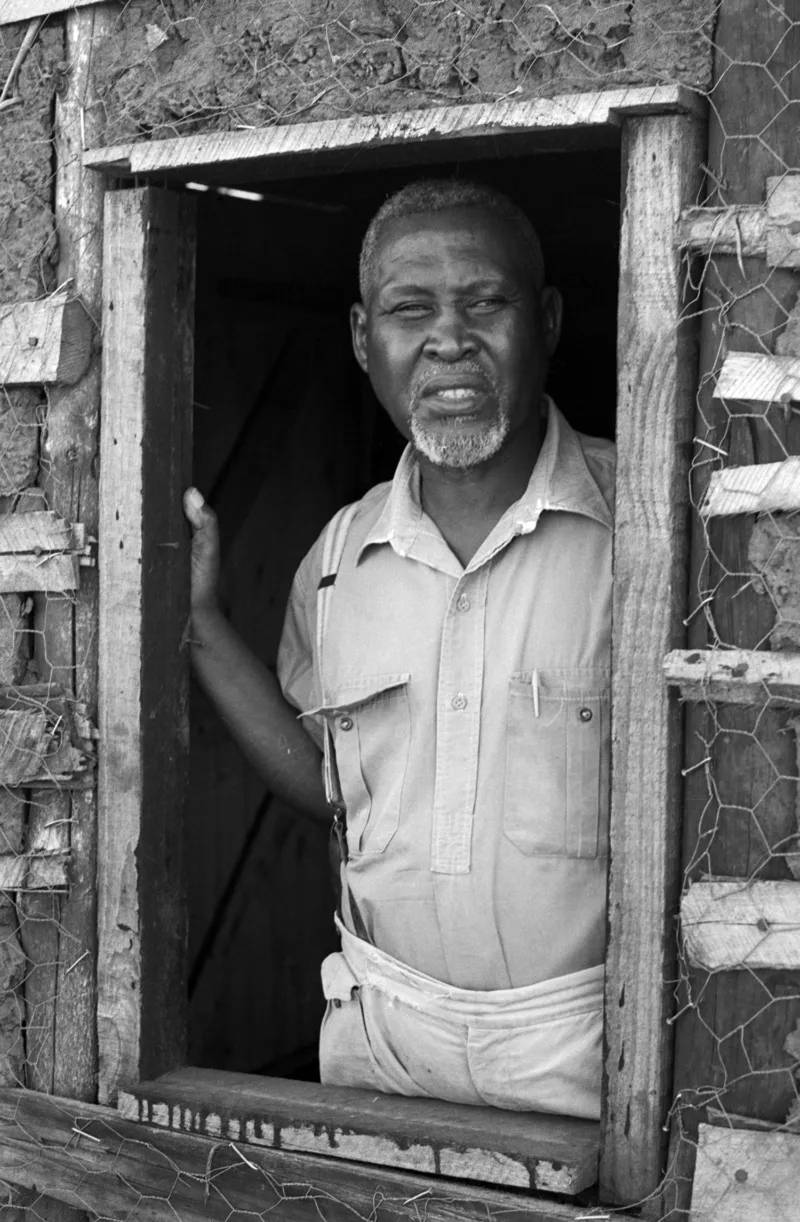 Ranjith Kally: Chief Albert Luthuli, früherer Generalpräsident des African National Congress, Rektor der Glasgow University und Träger des Friedensnobelpreises von 1960, wird von der Regierung mundtot gemacht: Er darf in seinem Heimatland nicht publizieren und das Grundstück um sein Haus bei Stanger in Natal nicht verlassen, April 1964. © Bailey's Archives.