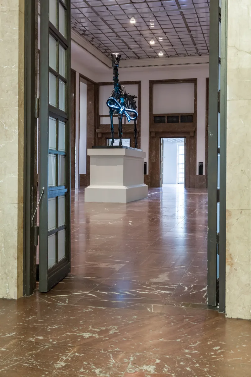 Hans Haacke: Gift Horse, 2015 Haus der Kunst 2017 Installationsansicht / Installation view Photo: Maximilian Geuter © VG Bild-Kunst, Bonn